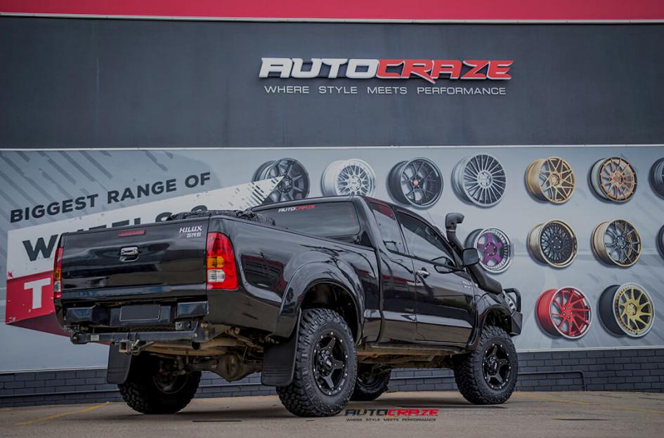 TOYOTA HILUX N70 4WD GD04 MATTE BLACK